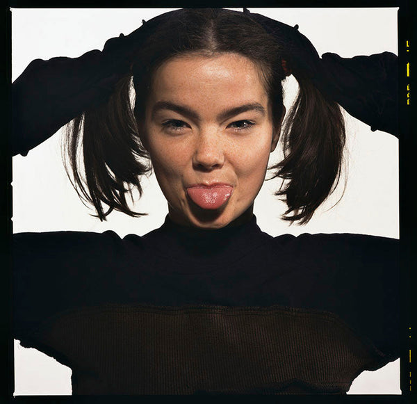 Björk photographed in 1993 by Kevin Cummins. – LA MAISON REBELLE