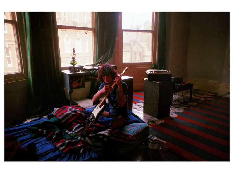 Syd Barrett Tuning Guitar