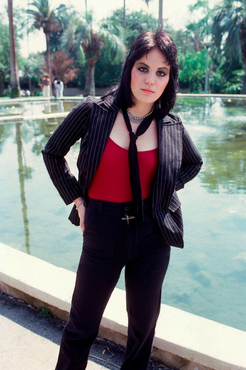 Joan Jett at a park, beverly hills, tie, color photo, by Brad Elterman, signed edition, limited edition, coffee table book, fine art photography, rock n roll, Los Angeles, Joan Jett, blondie, Debbie Harry, Ramones, David Bowie, kiss, Michael Jackson, iggy pop, sunset Blvd, art gallery, la Maison rebelle. 