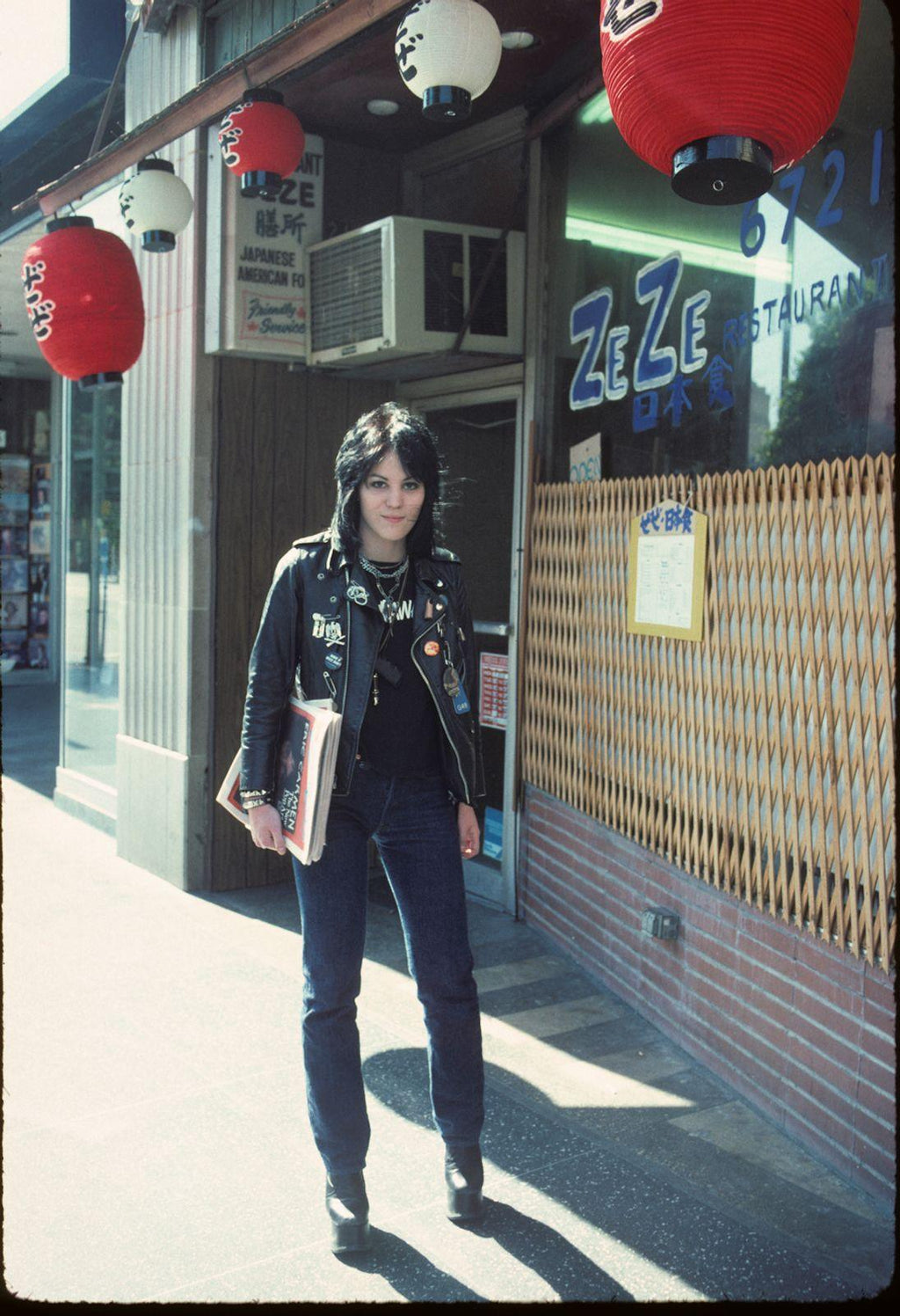 Joan Jett, Hollywood blvd, chinese restaurant, color photo, by Brad Elterman, signed edition, limited edition, coffee table book, fine art photography, rock n roll, Los Angeles, Joan Jett, blondie, Debbie Harry, Ramones, David Bowie, kiss, Michael Jackson, iggy pop, sunset Blvd, art gallery, la Maison rebelle. 